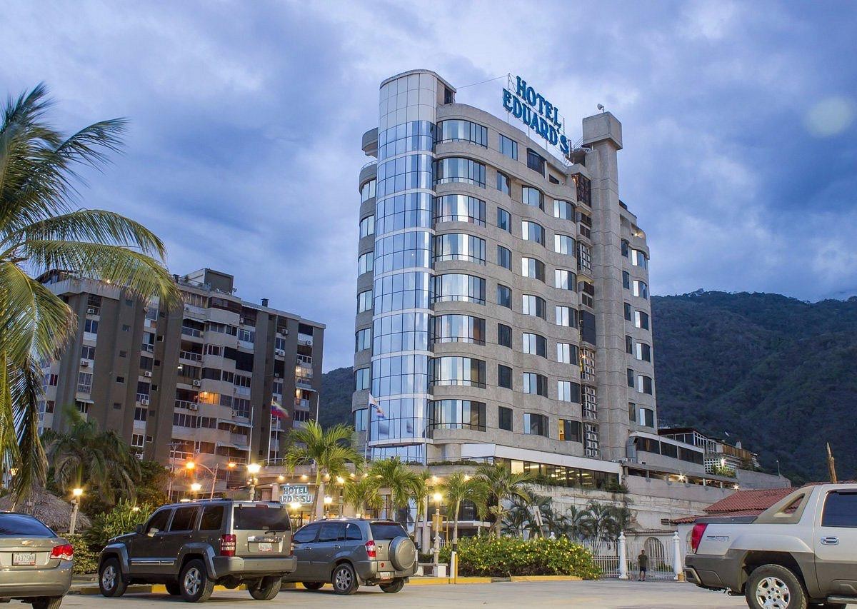 Venesuelada güclü zəlzələdən sonra böyük otel ÇÖKÜB-VİDEO