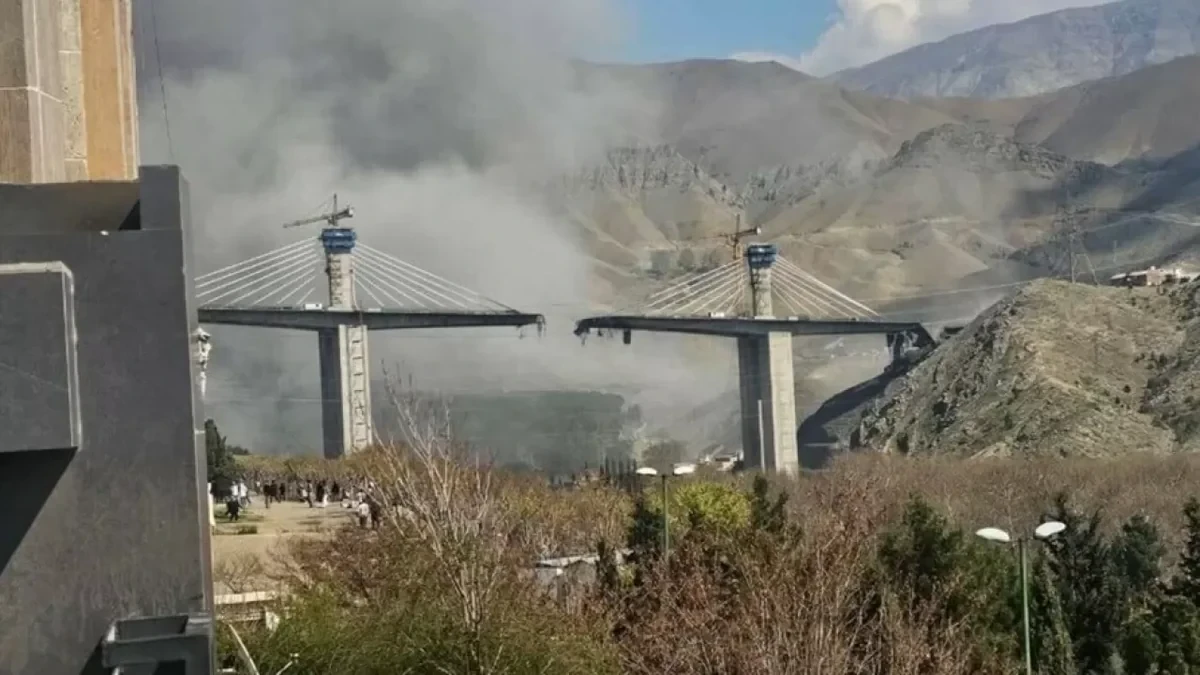 ABŞ İranda iki dəmir yolu körpüsünə zərbə endirdi