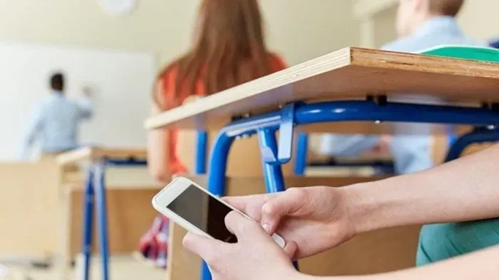 İmtahanda 12 nəfərdə mobil telefon aşkarlandı&nbsp;