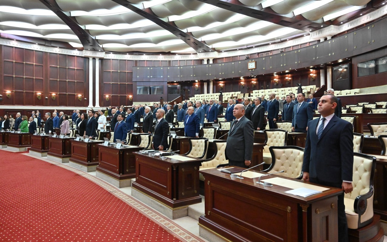 Milli Məclisin iclası başa çatdı - Deputatlar tətilə çıxdı