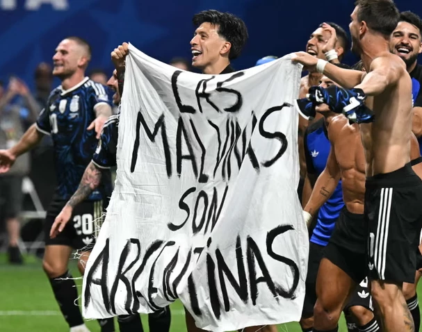 Dünya Kubokunda qalmaqallı an: Argentinadan siyasi mesaj