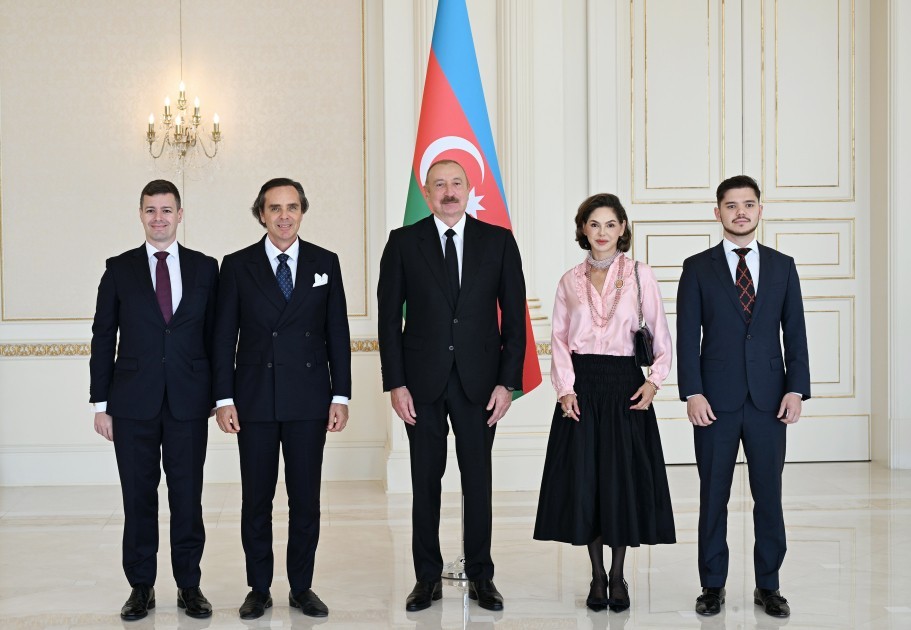 İlham Əliyev yeni səfiri qəbul etdi - FOTOLAR