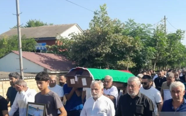 Odessa yaxınlığında vurulan gəminin kapitanı dəfn edildi