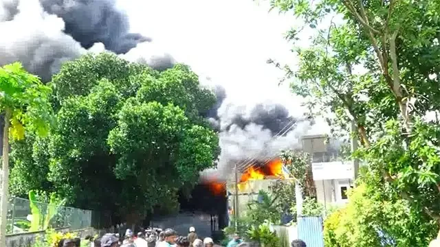 Bu ölkədə zavodda dəhşətli yanğın: ÖLƏNLƏR VAR