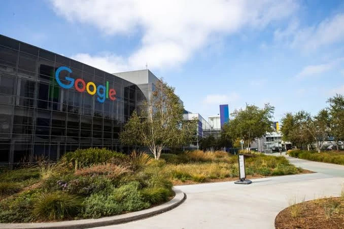 Avropa Komissiyası Google-u 890 milyon avro cərimələyib