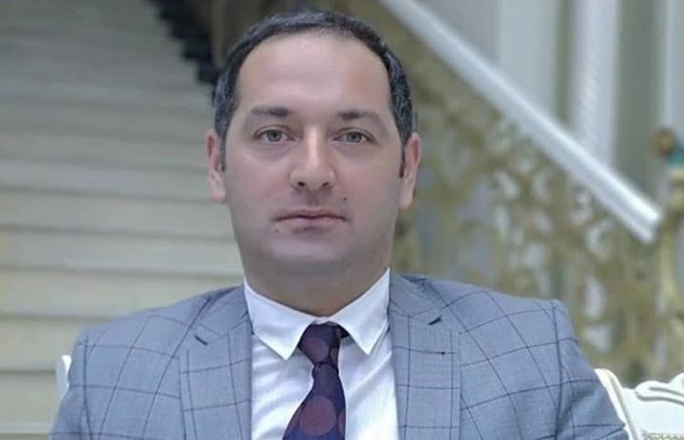 Əməkdar artisti ilan sancdı - FOTO