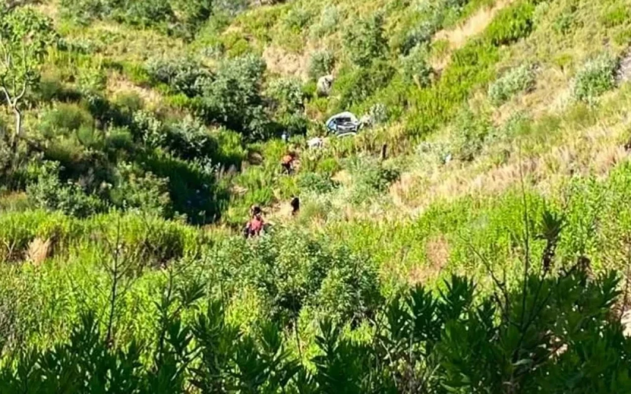 Antalyada avtomobil dərəyə aşıb, beş nəfər ölüb 
