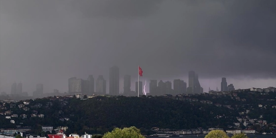 İstanbul su altında QALDI - GÖRÜNTÜLƏR