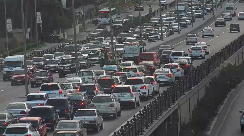 Yay gəlsədə Bakıda TIXAC AZALMIR: GÜNAHKAR KİMLƏRDİR?