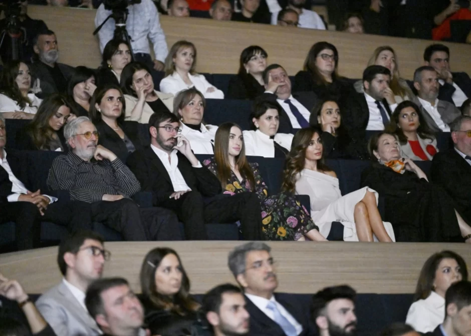 Prezident ailəsi film təqdimatında - FOTOLAR