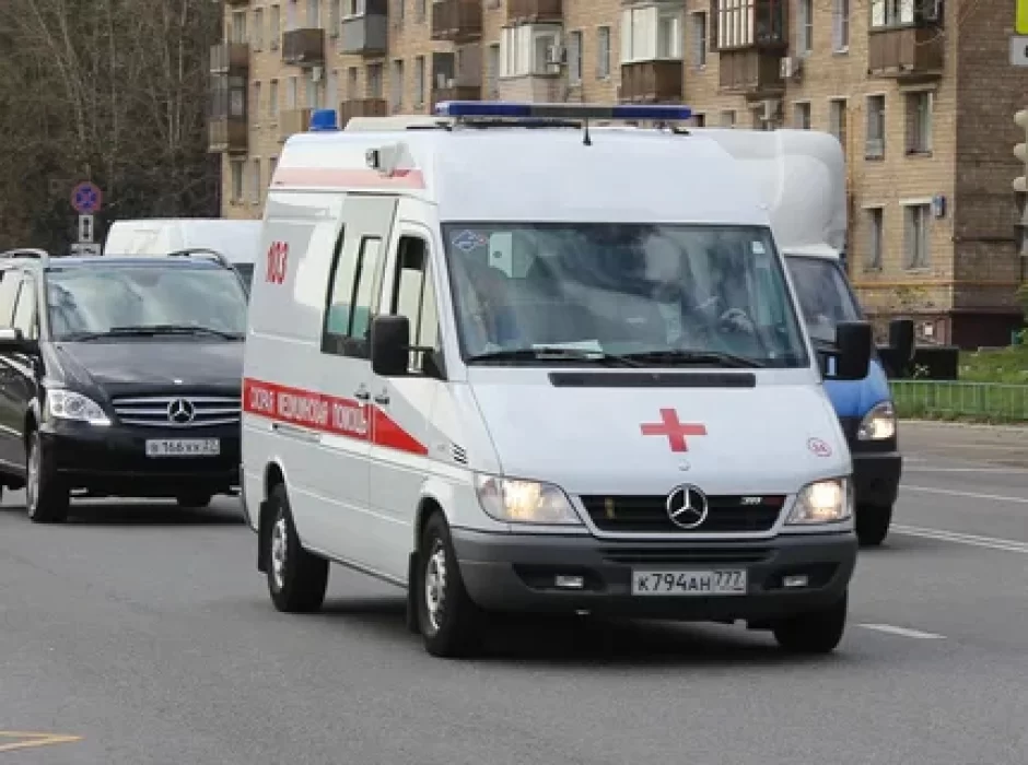 İki azyaşlı bacısını öldürüb parka gəzməyə getdi - Rusiyada dəhşət