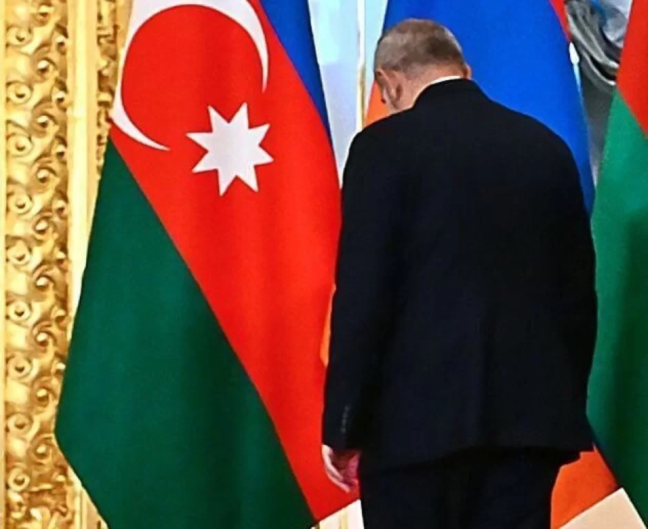 Paşinyanın bayrağımız qarşısında fotosu erməniləri dəli etdi - FOTO 