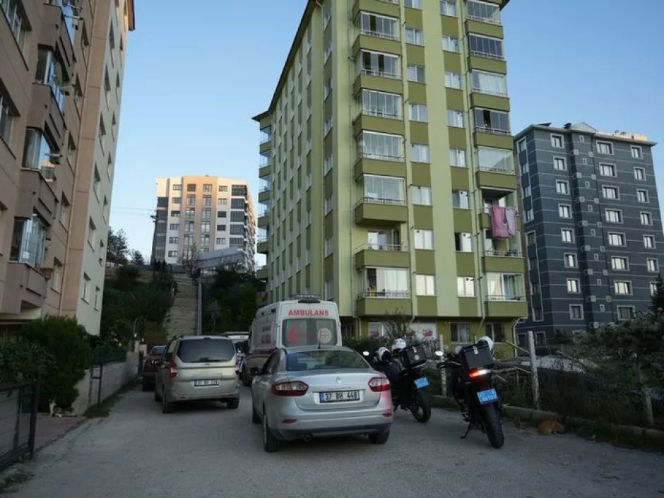 Türkiyədə yenə DƏHŞƏT: Polis məmuru həyat yoldaşını güllələdi! - FOTO