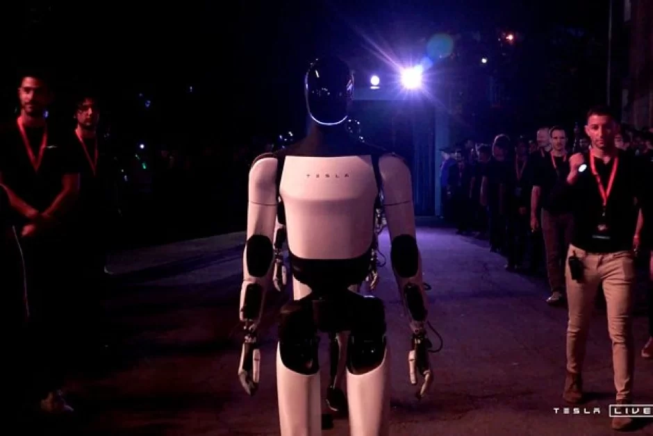 Tesla robotu ümidləri doğrultmadı: İnsanlar məyusdur