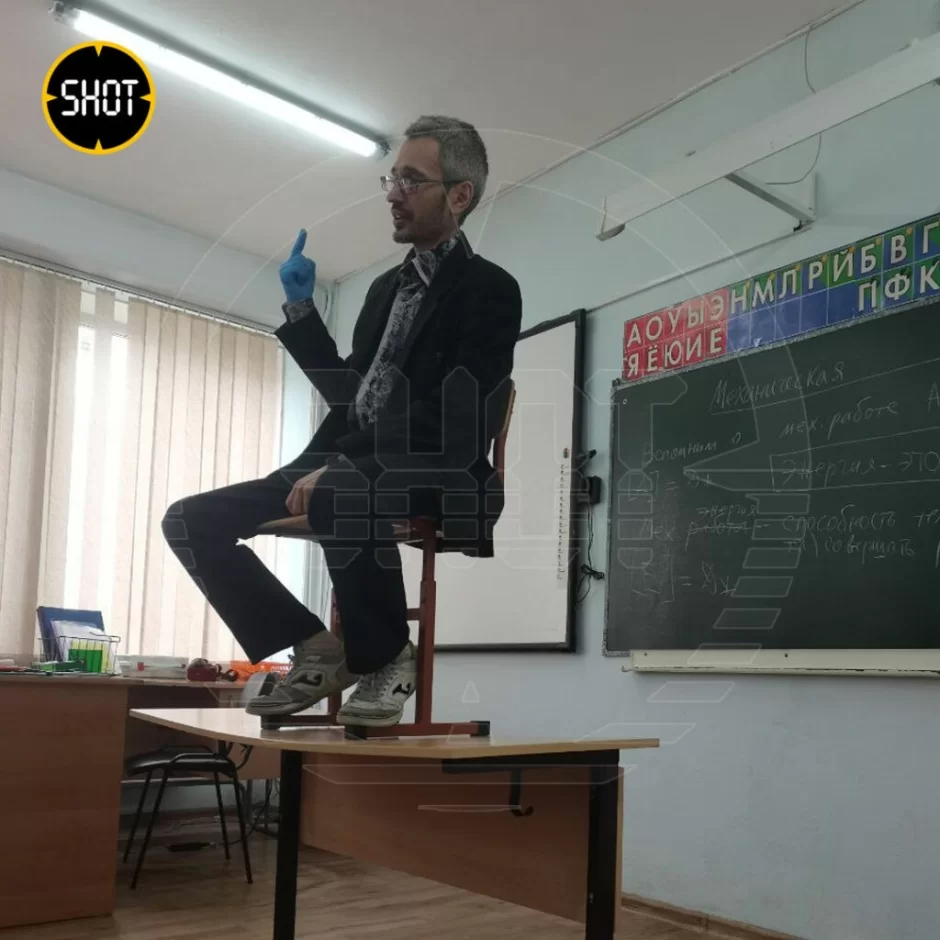 İt kimi hürən müəllim GÜNDƏM OLDU