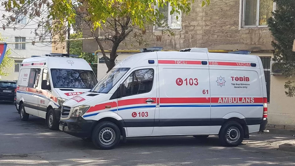 Gənc oğlan kafedə bıçaqlandı 