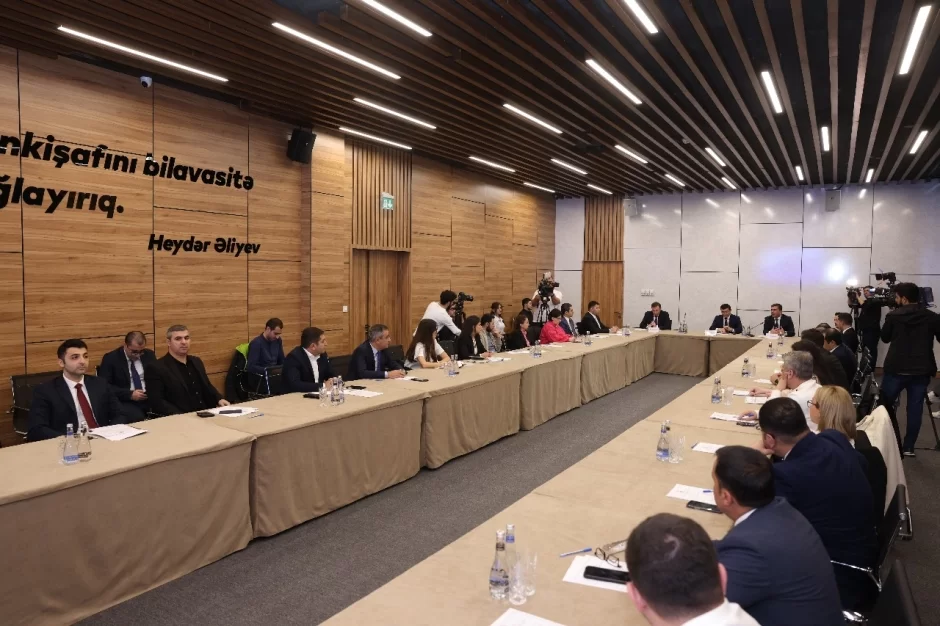 Biznes və elektron dövlət xidmətləri mövzusunda media qurumları ilə görüş keçirilib - FOTO