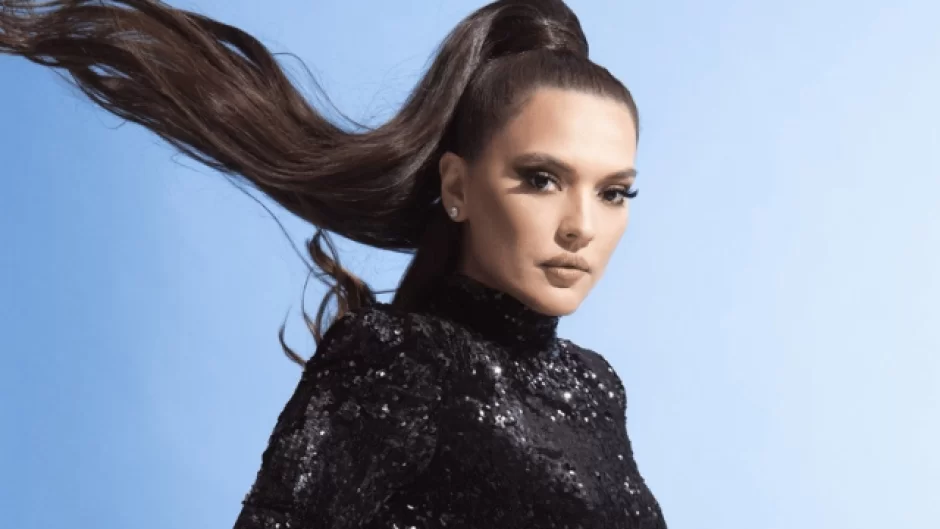 Demet Akalın zəhərləndi 