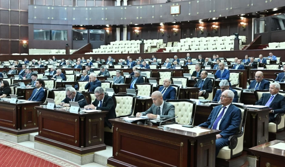 Həm maaş, həm də pensiya alan deputatların aylıq qazancı nə qədərdir? - MƏBLƏĞ