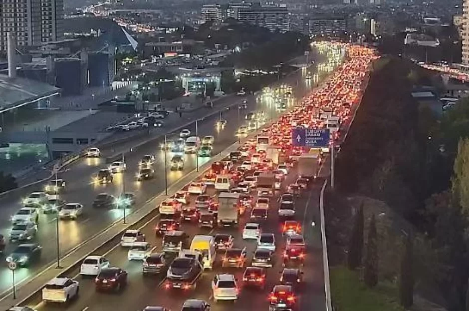 Bu yollarda sıxlıq var - SİYAHI