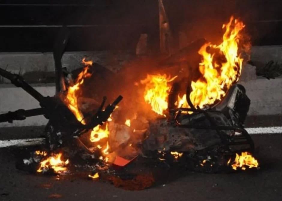 Bakıda motosiklet yandı
