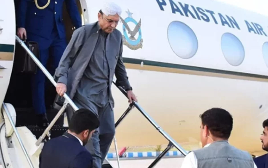 Pakistan Prezidenti ayağını sındırdı 