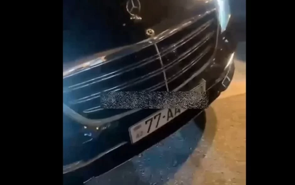 Taksi sürücüsünü döyən \"AA\" seriyalı avtomobilin sahibi olan şirkətin rəhbəri BU QADINDIR