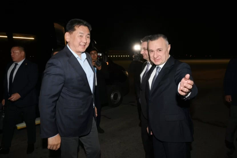 Monqolustan Prezidenti Azərbaycana gəldi 