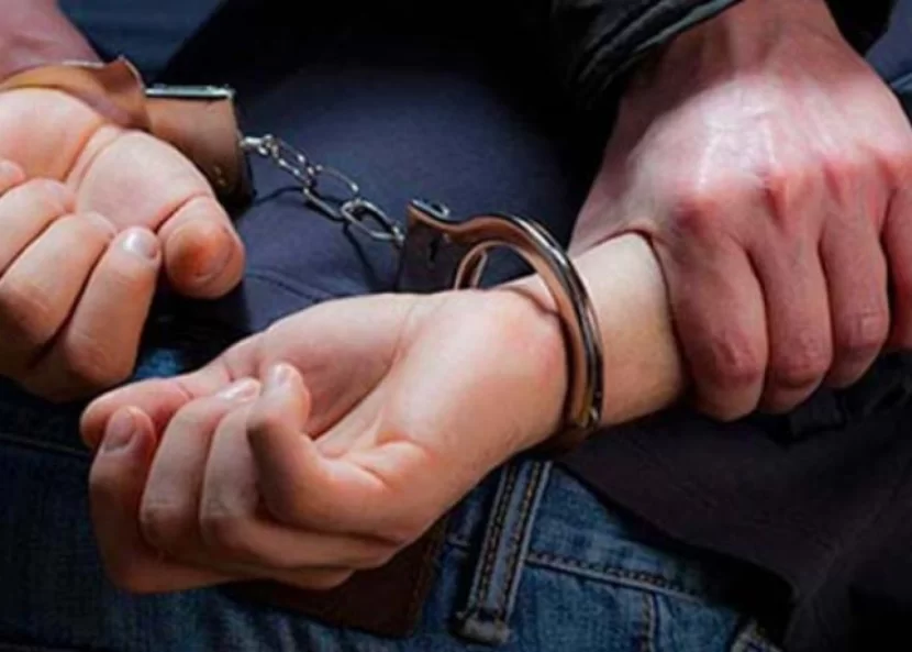 21 yaşlı oğlan bıçaqlandı, yeniyetmə saxlanıldı