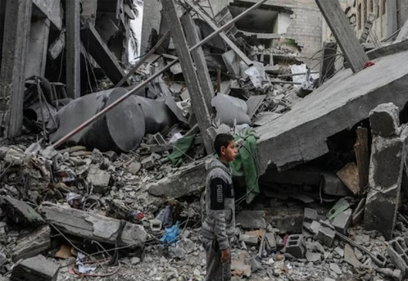 İsrail Qəzzada çadır şəhərciyini BOMBALAYIB