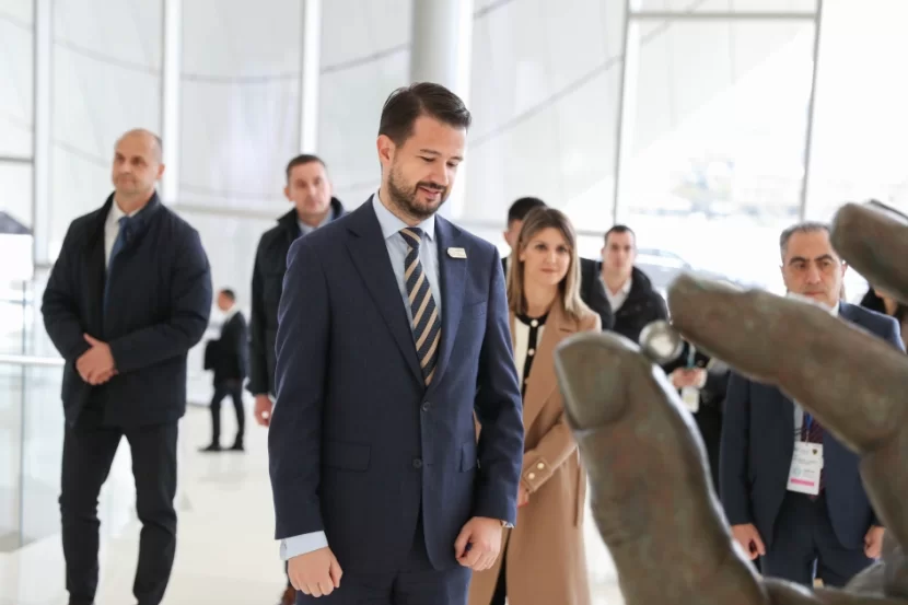 Monteneqro Prezidenti Heydər Əliyev Mərkəzi ilə tanış olub - FOTOLAR