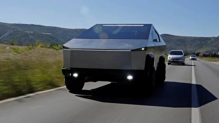 Tesla 2 min 431 “cybertruck” maşınını geri çağırıb