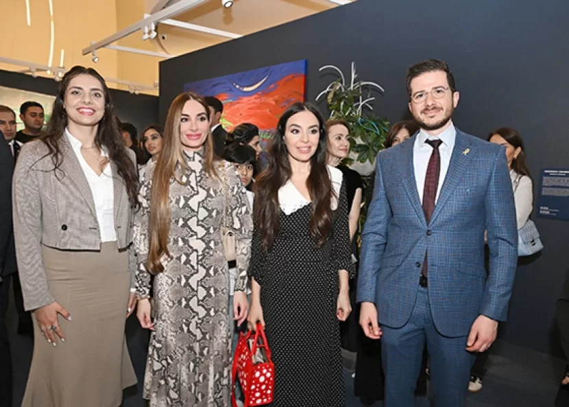 Leyla və Arzu Əliyeva sərgidə - FOTOLAR