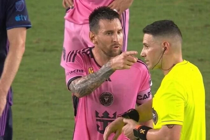 Messi hakimi təhqir etdi
