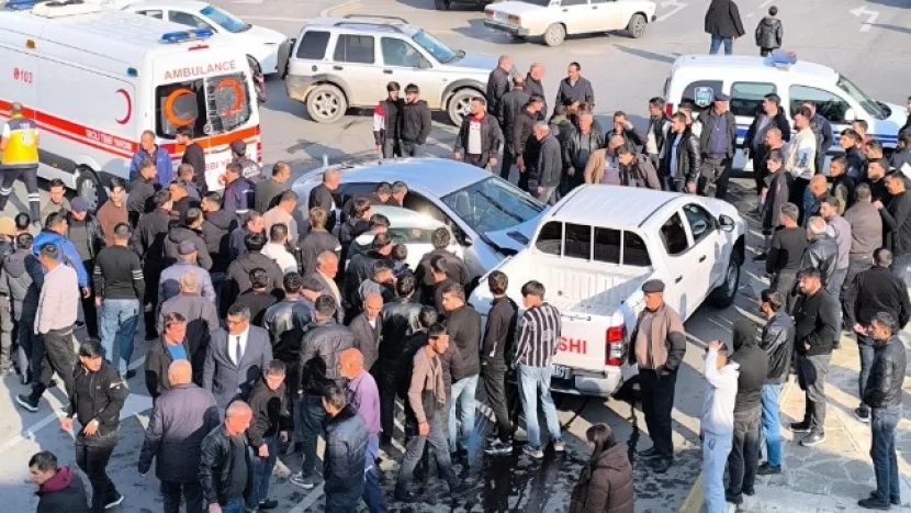 Naxçıvanda \"Mitsubishi\" və \"Toyota\" toqquşdu - FOTO
