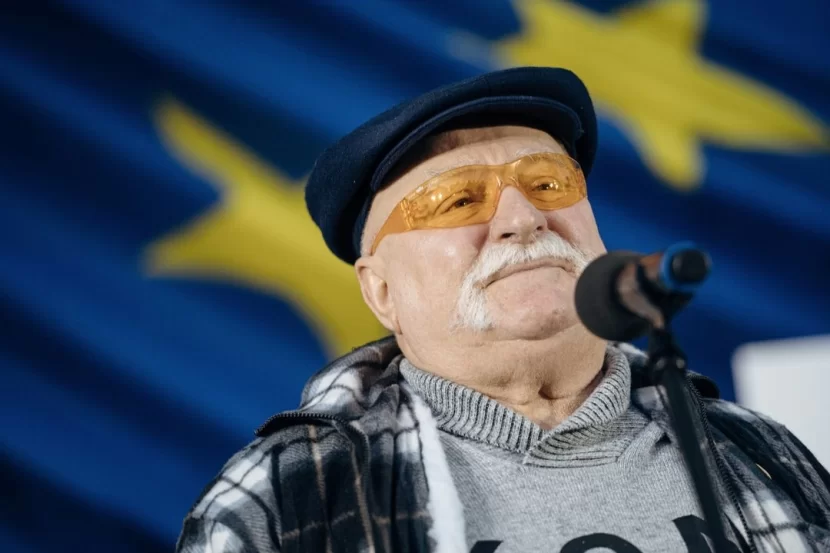 Eks prezident xəstəxanaya yerləşdirildi