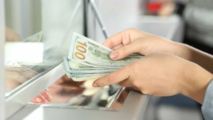 Sabah Banklarda Dollar mübadiləsi...
