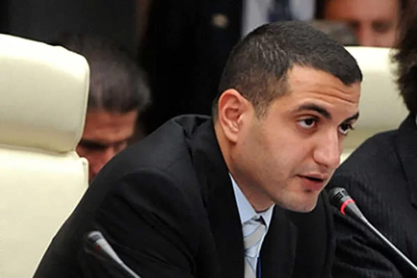 Sabiq müdafiə naziri beynəlxalq axtarışa verildi 