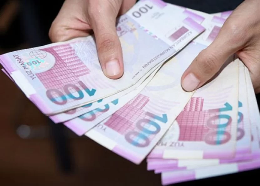 Deputatların maaşı artırıldı