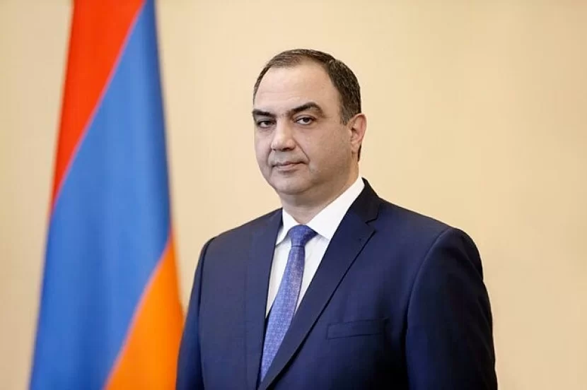 Ermənistanda daxili işlər naziri də istefa verdi