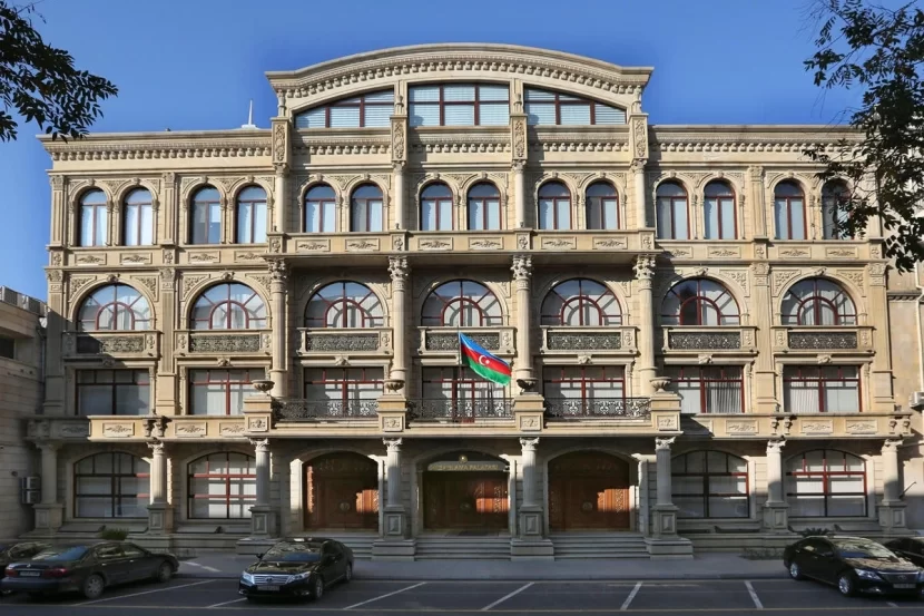Orta aylıq əməkhaqqı ARTACAQ