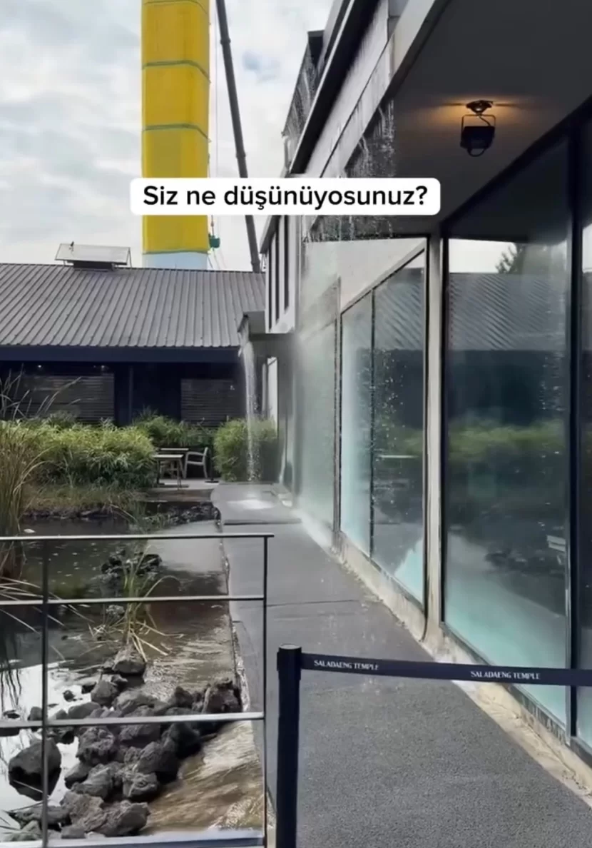 Bu kafedə 24 saat YAĞIŞ YAĞIR