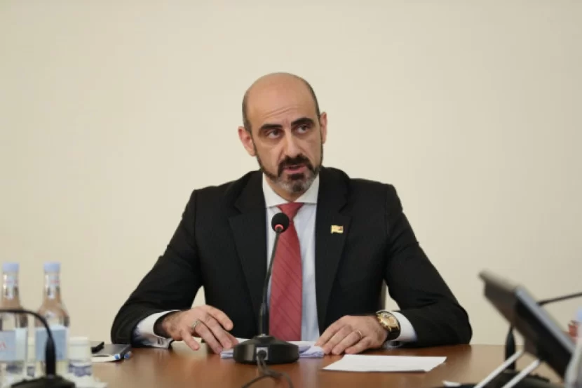 Ermənistan parlamentinin deputatı istefa verdi