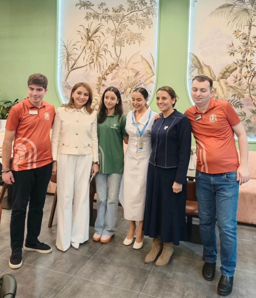 Leyla Əliyeva autizmli uşaqların işlətdiyi kafedən paylaşım edib