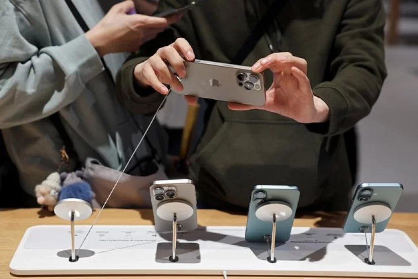 \"Apple\" dünya bazarında lider oldu