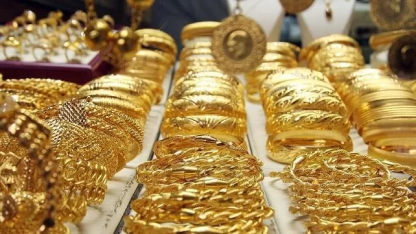 Azərbaycanlı \"diplomat\" 70 kilo qızılla SAXLANILDI