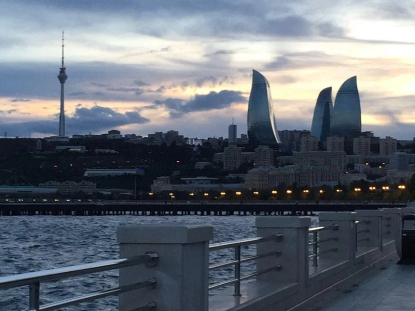 Sabahın havası: Güclü külək, yağış, qar