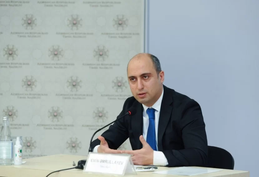 Emin Əmrullayev 1500 məktəbin bağlanacağını TƏKZİB ETDİ