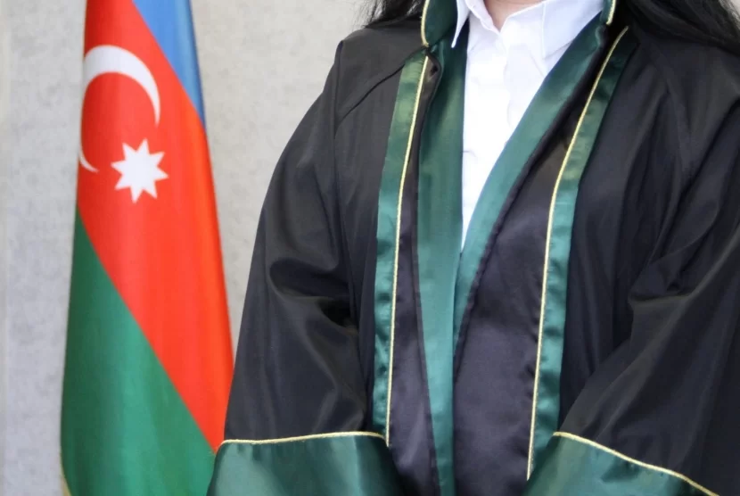 4 vəkilə töhmət verildi