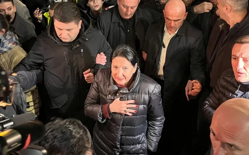 Gürcüstan prezidenti aksiyaçılara QOŞULUB
